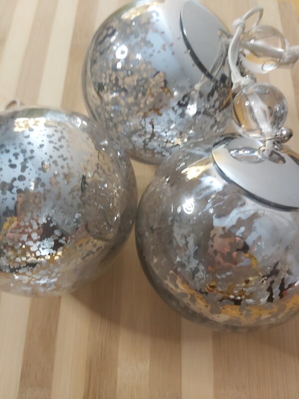 Palla di Natale lucente ed elegante in vetro soffiato e acciaio - immagine 2