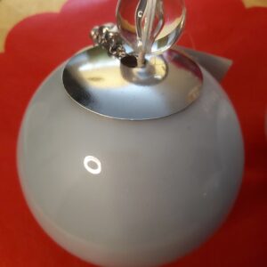 Palla di Natale bianco lucido e argento diam 12cm