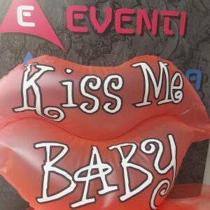 Cuscino di gomma LABBRA con frase KISS ME BABY