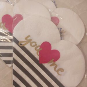 Tovagliolo sagomato a cuore fuxia nero e oro